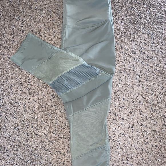 Olive cropped workout leggings with mesh panels. - Picture 2 of 5